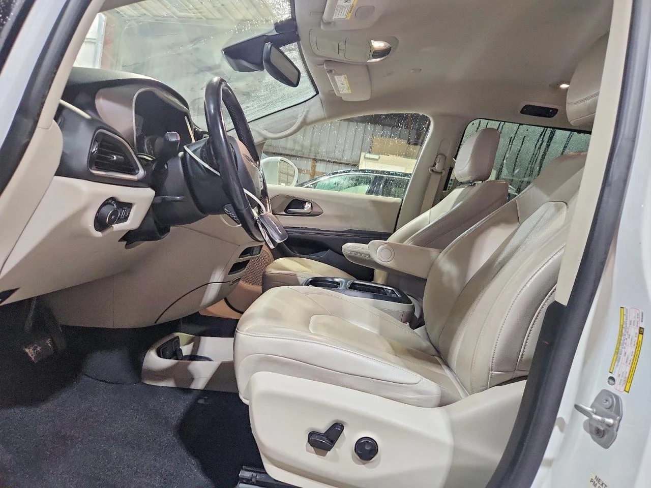 Chrysler Pacifica 3.6l Touring L, снимка 7 - Автомобили и джипове - 56217240