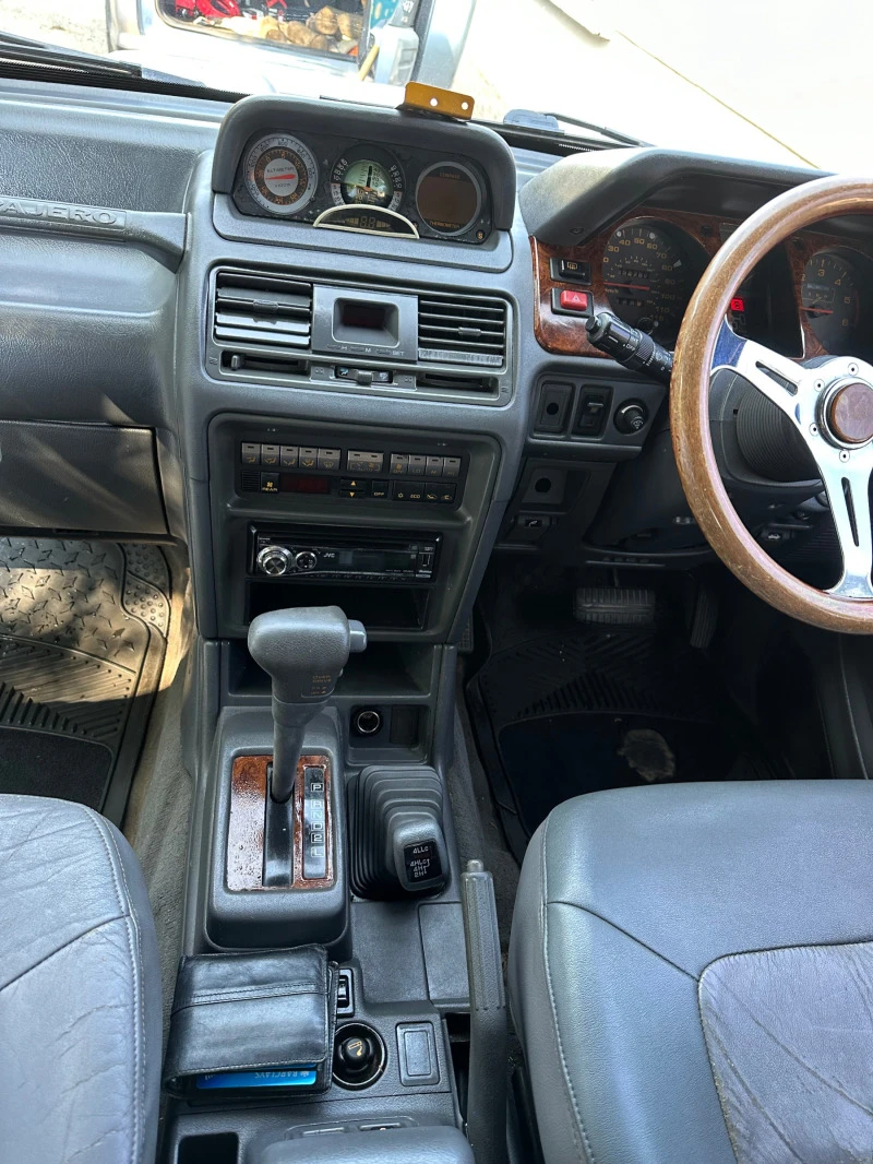 Mitsubishi Pajero, снимка 11 - Автомобили и джипове - 48101147