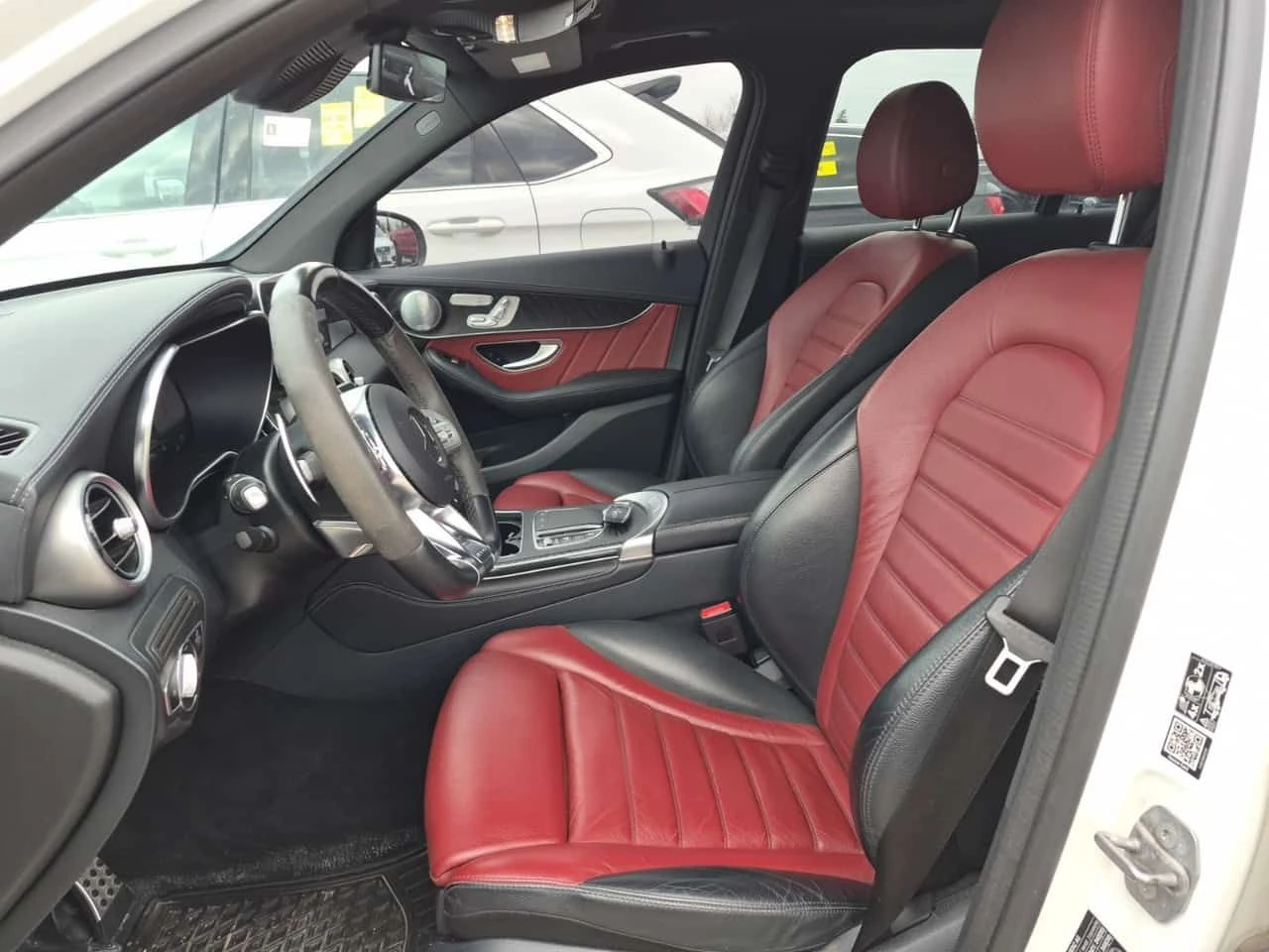 Mercedes-Benz GLC 43 AMG BURMESTER * PANO * KEYLESS *  ПОДГРЕВИ * CARFAX, снимка 5 - Автомобили и джипове - 54569239