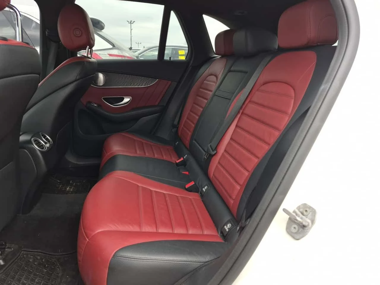 Mercedes-Benz GLC 43 AMG BURMESTER * PANO * KEYLESS *  ПОДГРЕВИ * CARFAX, снимка 12 - Автомобили и джипове - 54569239