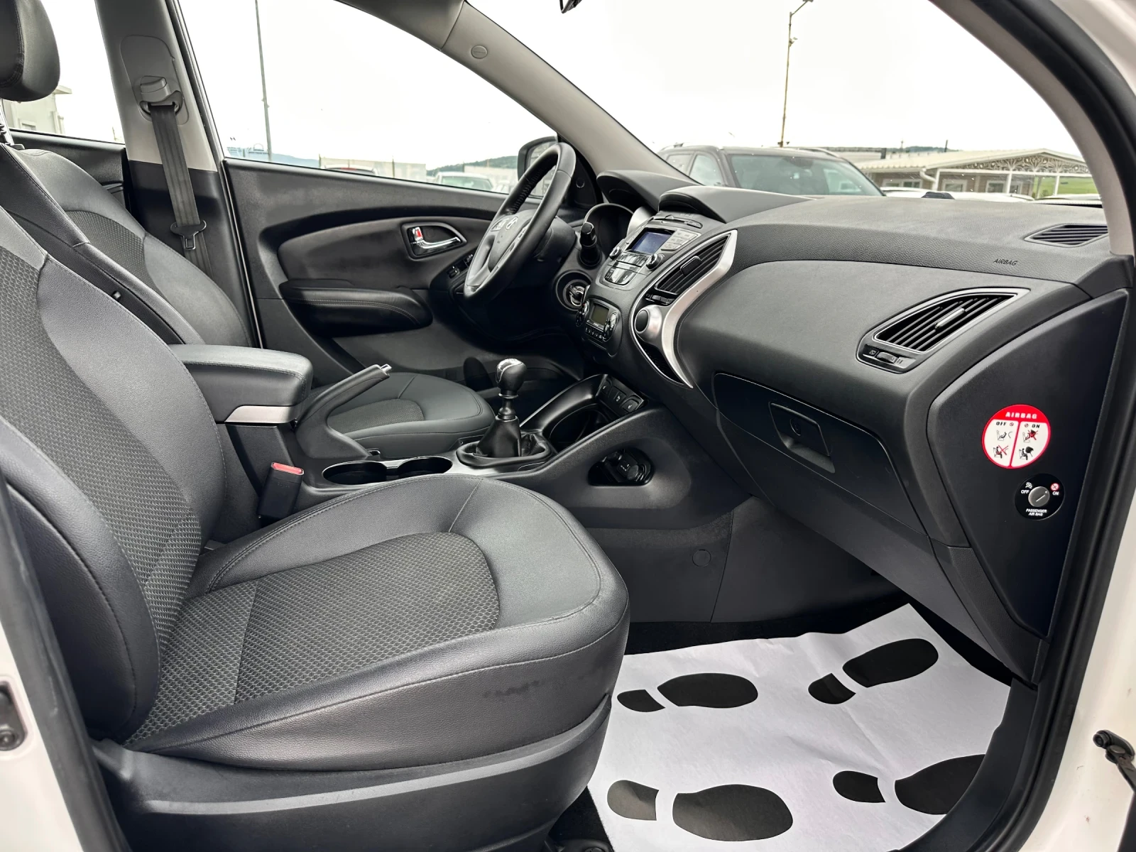 Hyundai IX35 2.0CRDI-4X4-КОЖА-ПОДГРЕВ-СЕРВИЗНА ИСТОРИЯ-ТОП, снимка 13 - Автомобили и джипове - 54726269