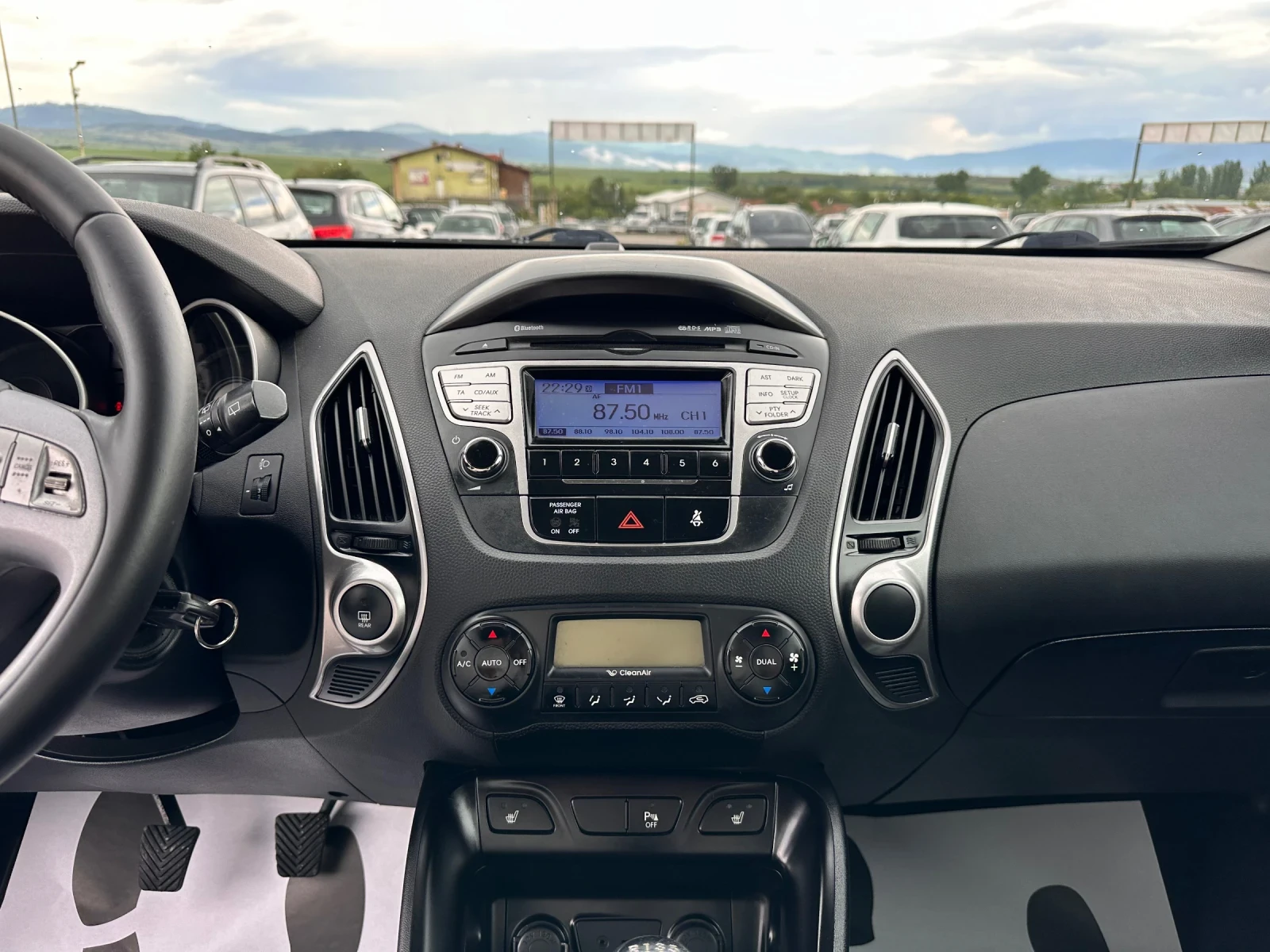 Hyundai IX35 2.0CRDI-4X4-КОЖА-ПОДГРЕВ-СЕРВИЗНА ИСТОРИЯ-ТОП, снимка 11 - Автомобили и джипове - 54726269