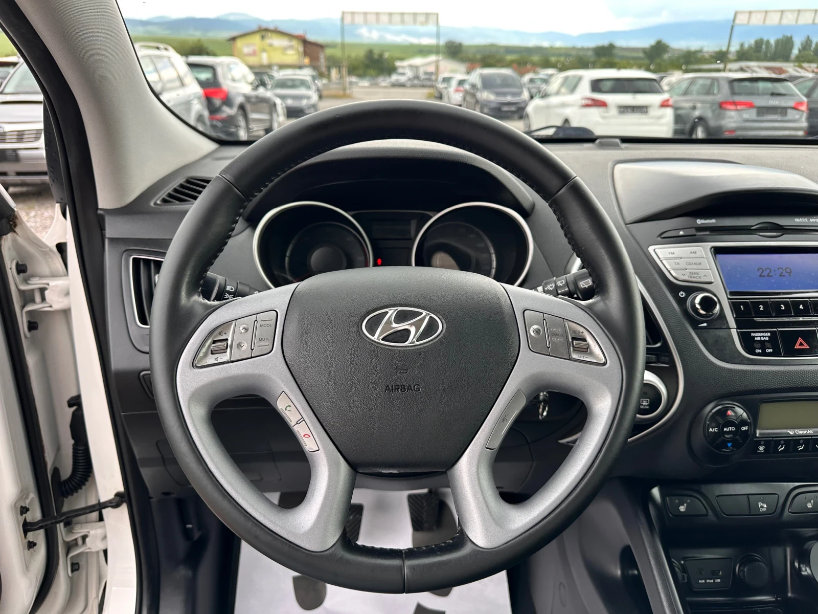 Hyundai IX35 2.0CRDI-4X4-КОЖА-ПОДГРЕВ-СЕРВИЗНА ИСТОРИЯ-ТОП, снимка 10 - Автомобили и джипове - 54726269