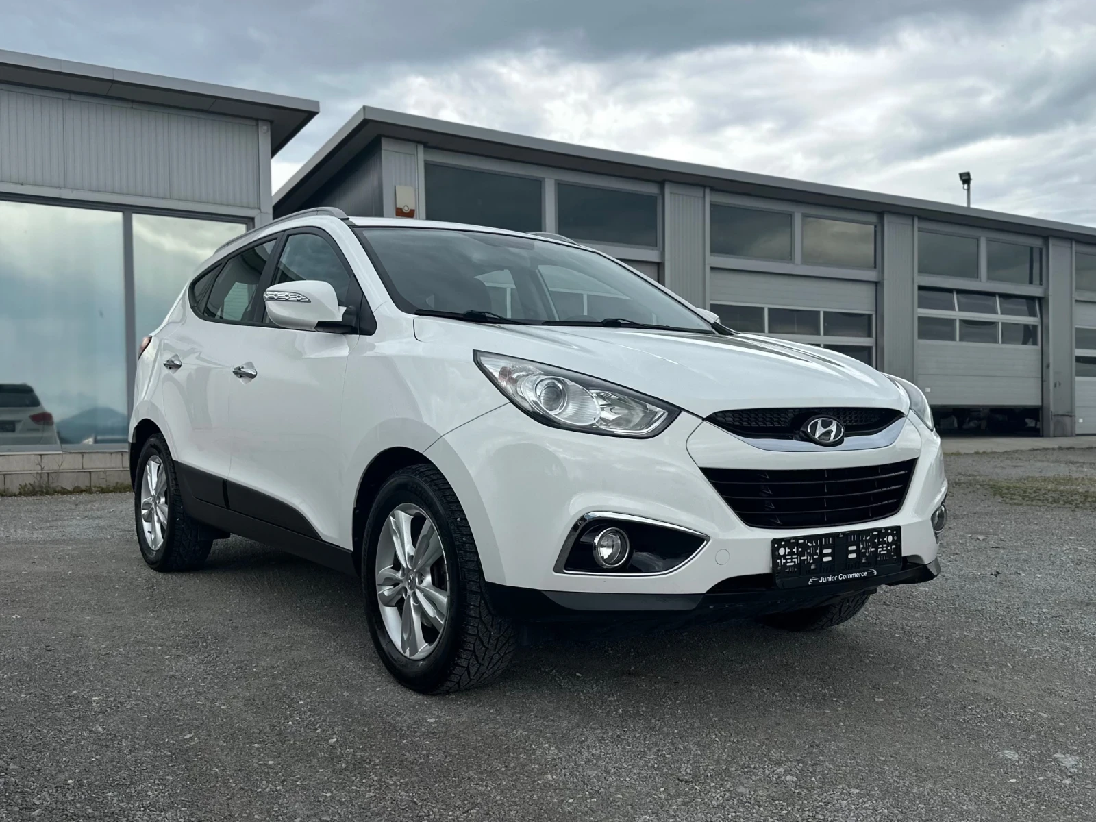 Hyundai IX35 2.0CRDI-4X4-КОЖА-ПОДГРЕВ-СЕРВИЗНА ИСТОРИЯ-ТОП, снимка 3 - Автомобили и джипове - 54726269