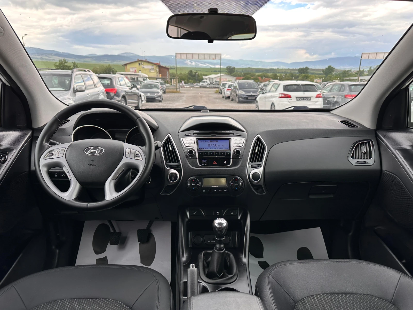 Hyundai IX35 2.0CRDI-4X4-КОЖА-ПОДГРЕВ-СЕРВИЗНА ИСТОРИЯ-ТОП, снимка 12 - Автомобили и джипове - 54726269