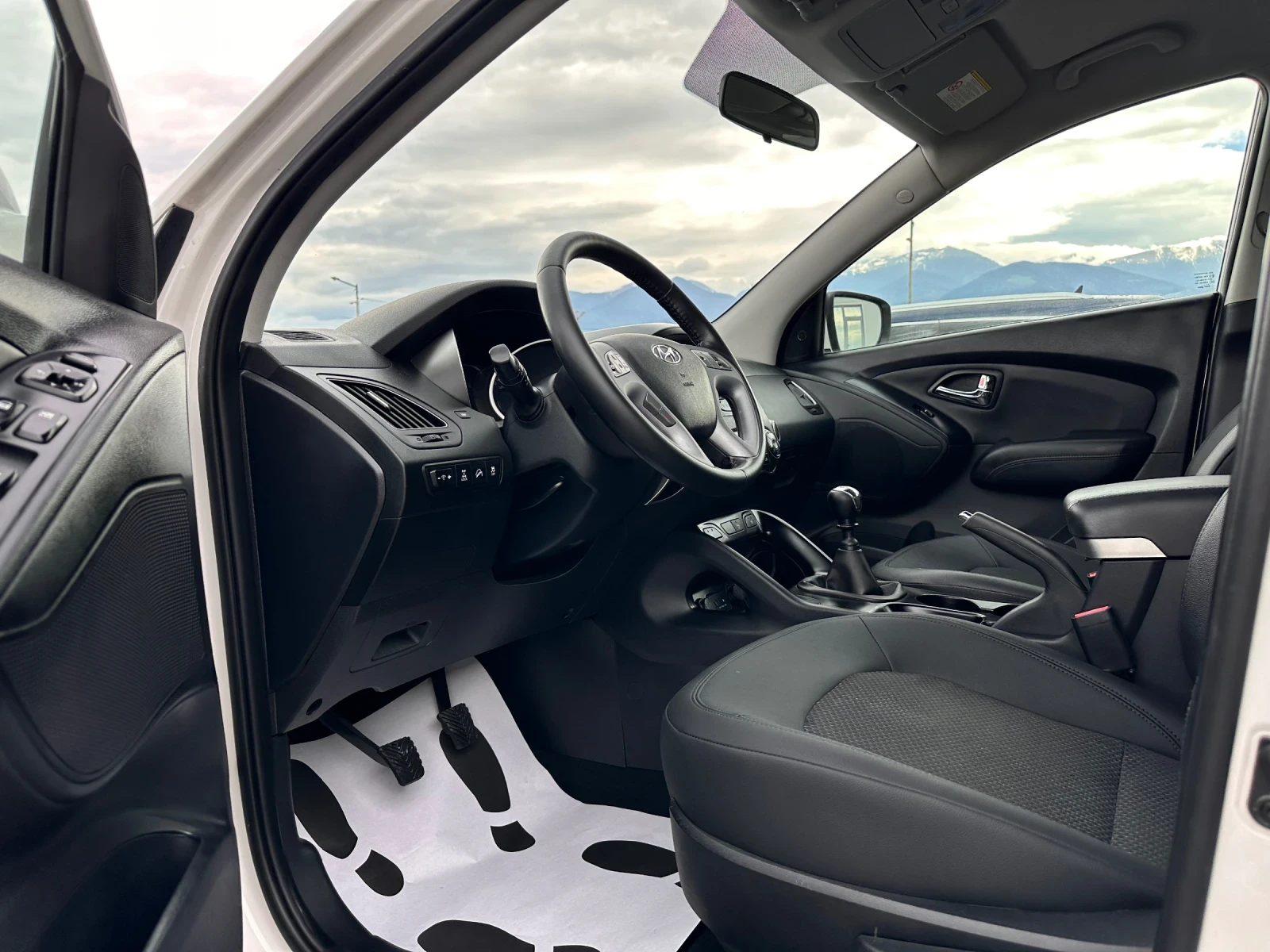 Hyundai IX35 2.0CRDI-4X4-КОЖА-ПОДГРЕВ-СЕРВИЗНА ИСТОРИЯ-ТОП, снимка 8 - Автомобили и джипове - 54726269