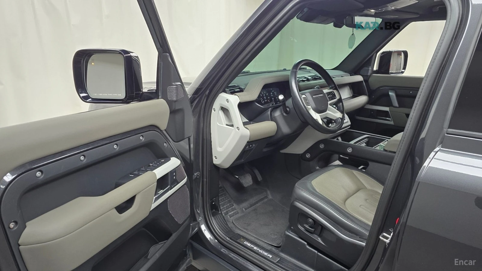 Land Rover Defender * P300* X-Dynamic* 360* ПОДГРЕВ* ОБДУХВАНЕ* ПАНОРА, снимка 10 - Автомобили и джипове - 55027648