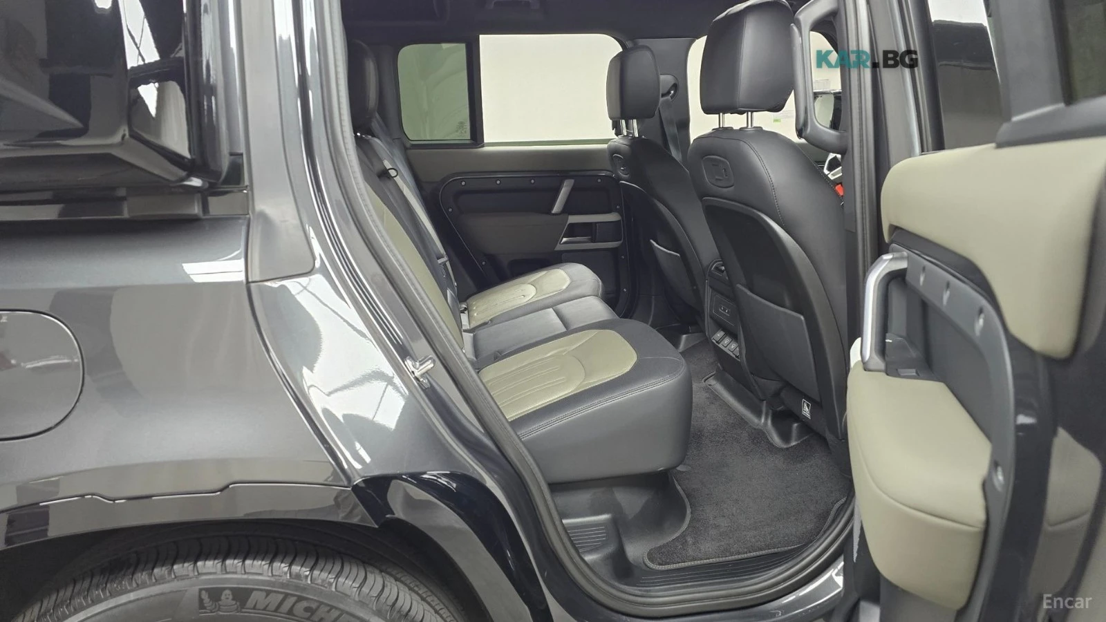 Land Rover Defender * P300* X-Dynamic* 360* ПОДГРЕВ* ОБДУХВАНЕ* ПАНОРА, снимка 12 - Автомобили и джипове - 55027648