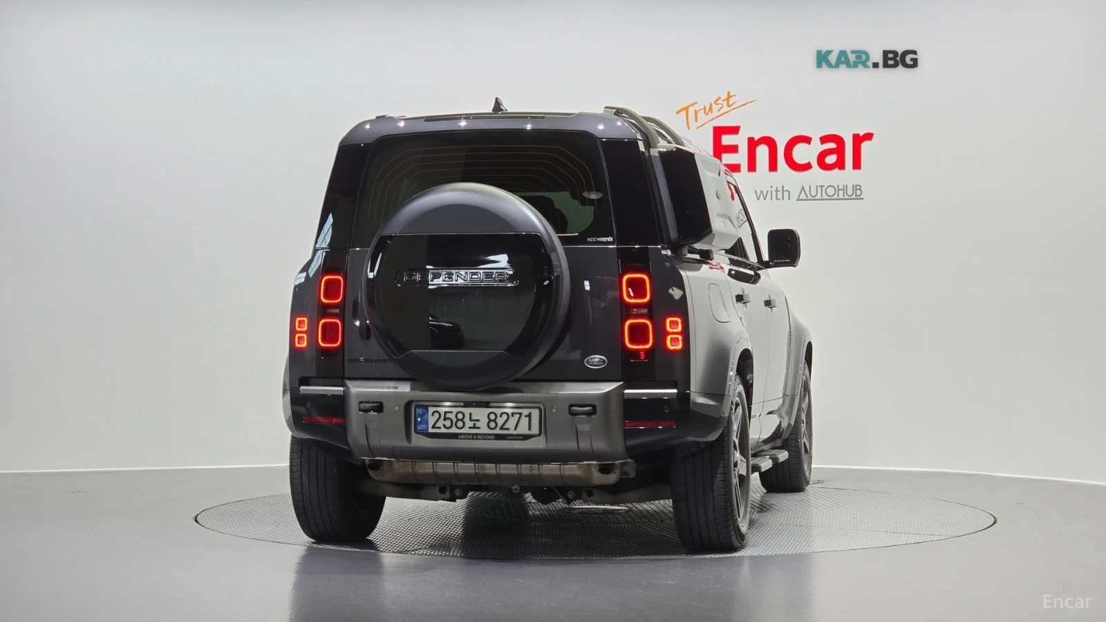 Land Rover Defender * P300* X-Dynamic* 360* ПОДГРЕВ* ОБДУХВАНЕ* ПАНОРА, снимка 4 - Автомобили и джипове - 55027648