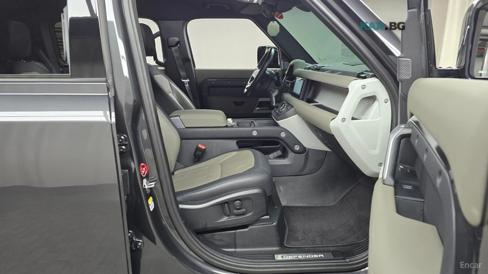 Land Rover Defender * P300* X-Dynamic* 360* ПОДГРЕВ* ОБДУХВАНЕ* ПАНОРА, снимка 11 - Автомобили и джипове - 55027648