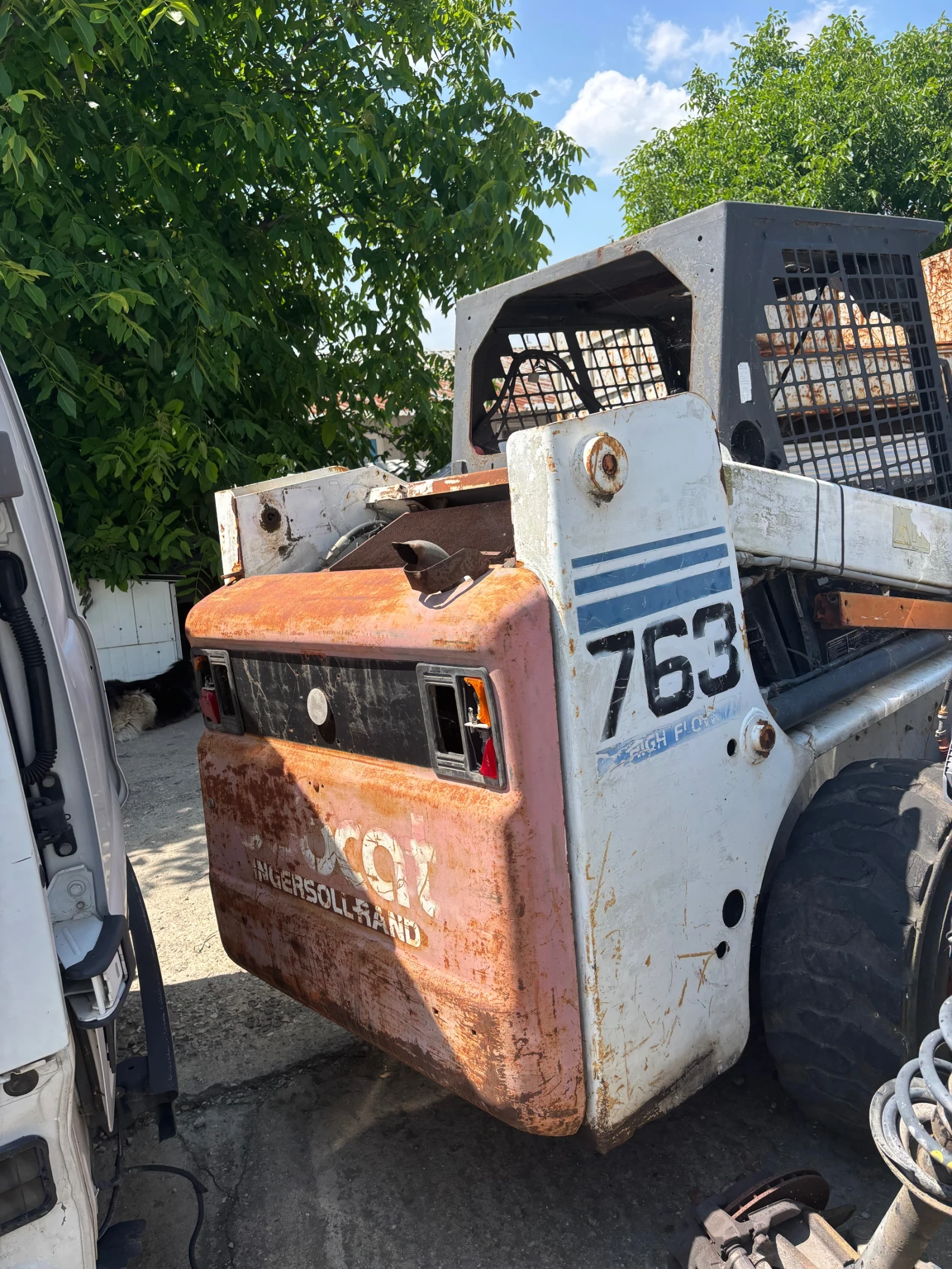 Мини челни товарачи Bobcat 763 - изображение 2