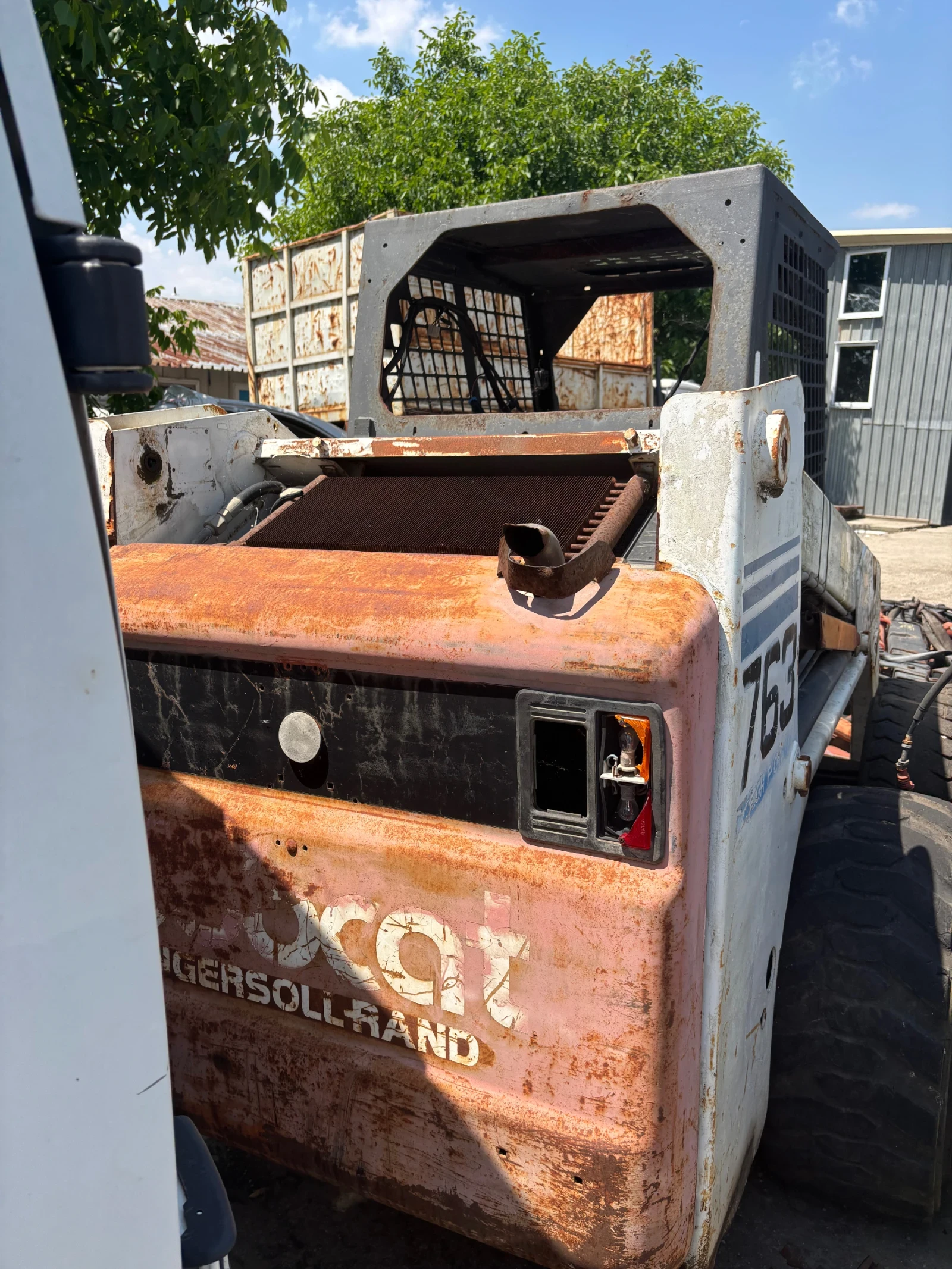 Мини челни товарачи Bobcat 763 - изображение 4