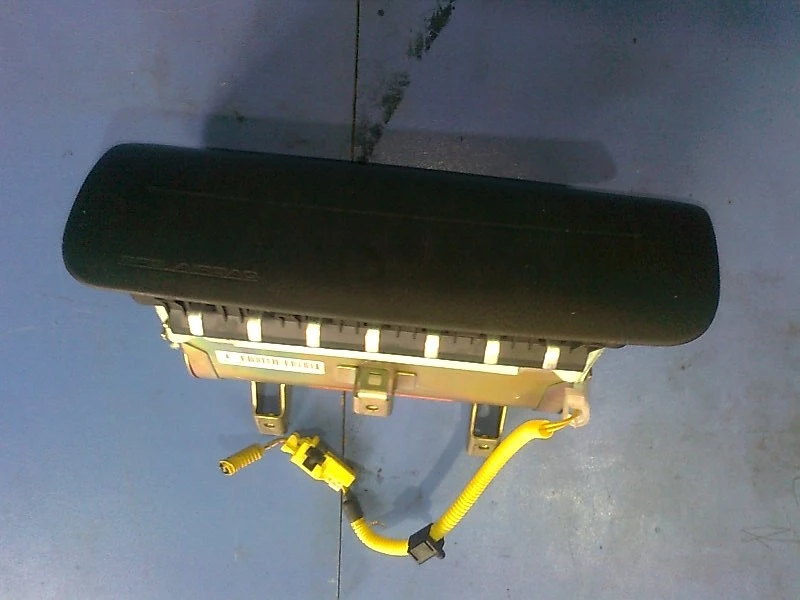 Еърбег пасажерски за Субару Аутбек 02г.