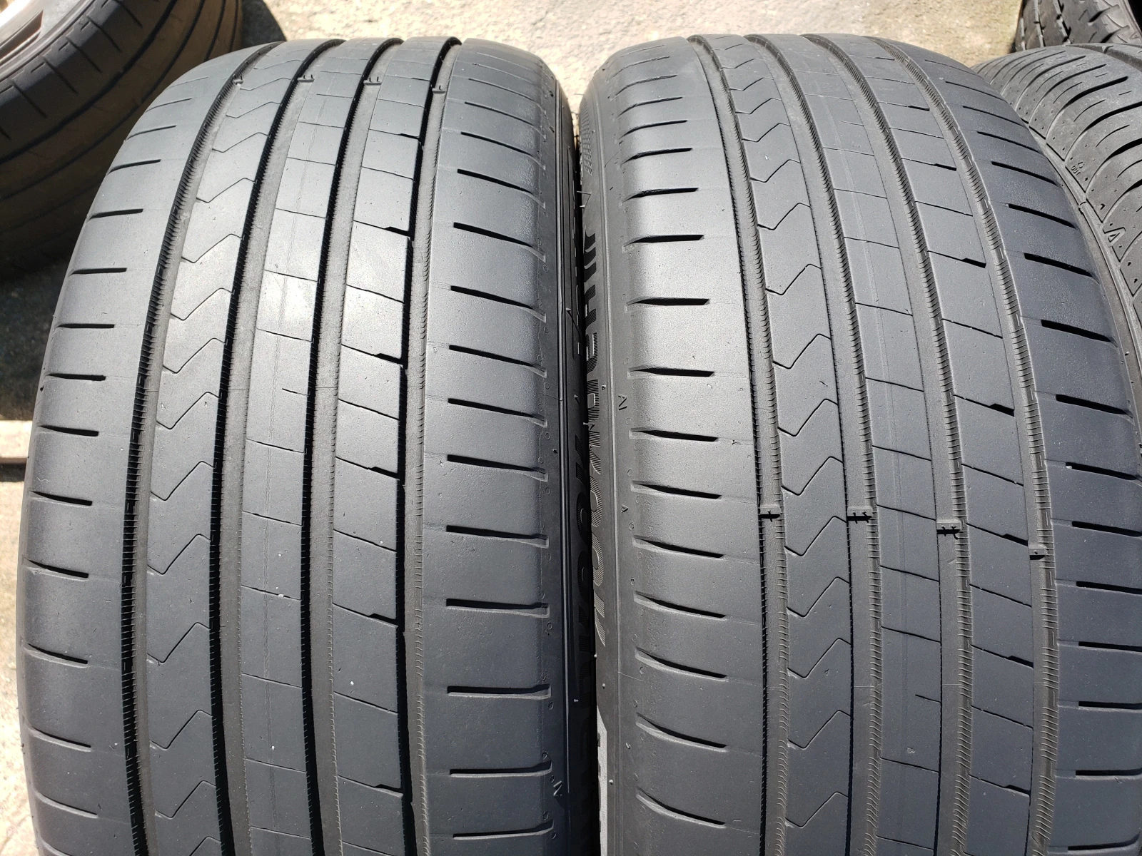 Гуми Летни 215/55R17, снимка 2 - Гуми и джанти - 54105456