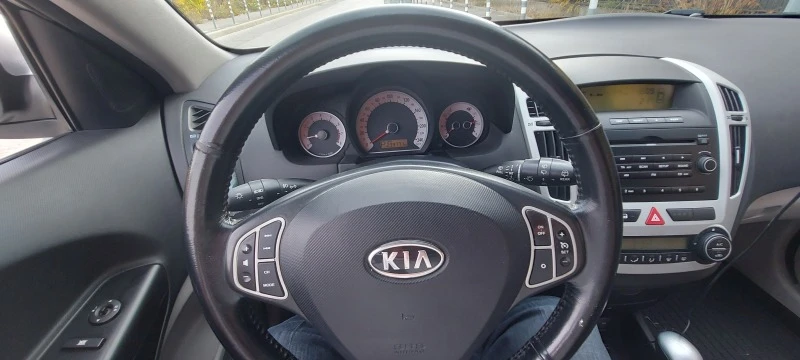 Kia Ceed SW 2.0- Автоматик, Газ, снимка 7 - Автомобили и джипове - 48371939