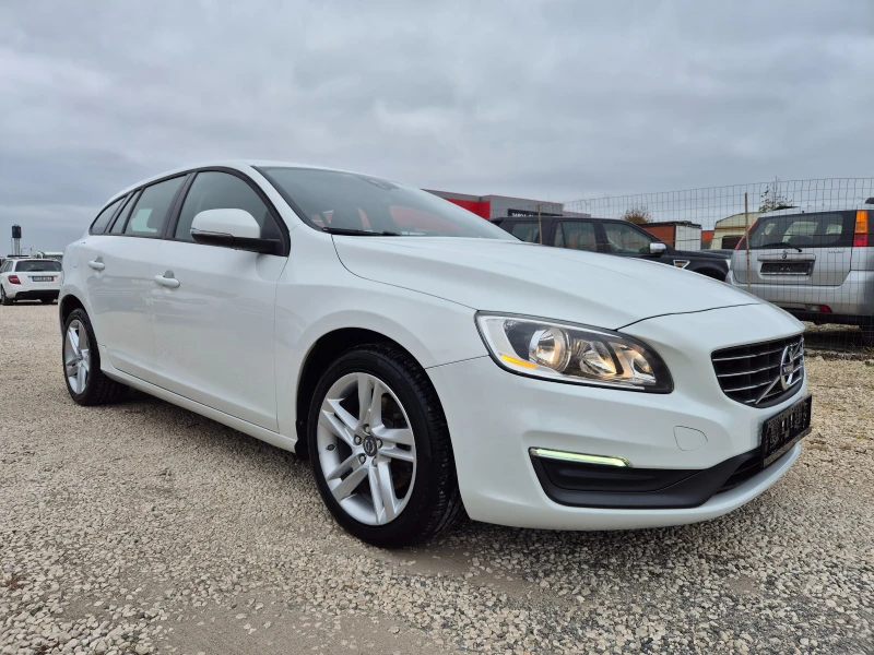 Volvo V60 2.0D D3, снимка 1 - Автомобили и джипове - 47911616