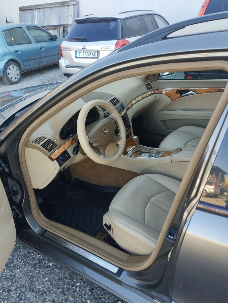 Mercedes-Benz E 320, снимка 8 - Автомобили и джипове - 48011379