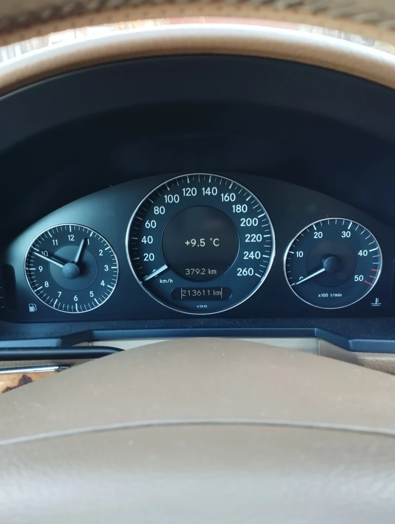 Mercedes-Benz E 320, снимка 4 - Автомобили и джипове - 48011379