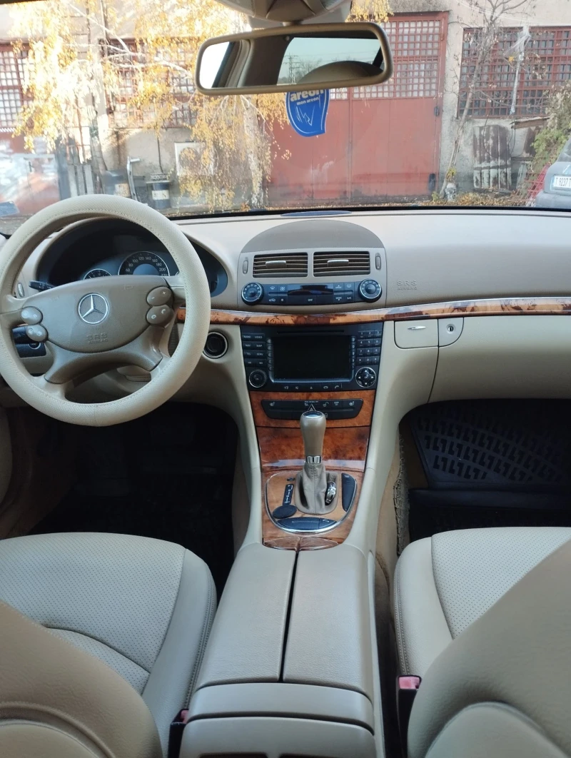 Mercedes-Benz E 320, снимка 12 - Автомобили и джипове - 48011379