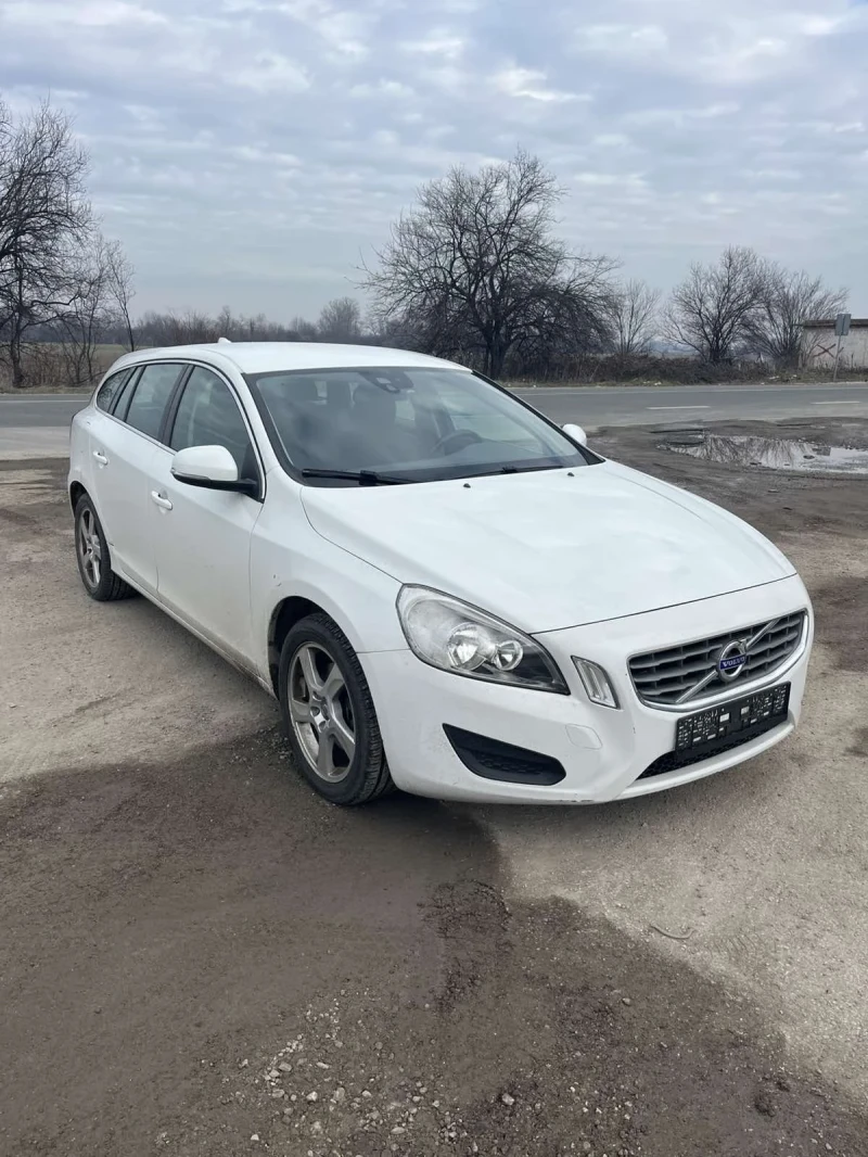 Volvo V60 2.0D, 163 k.c, снимка 1 - Автомобили и джипове - 48784350