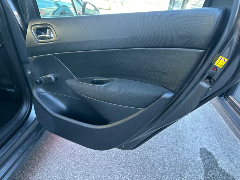 Peugeot 308  1.6HDI, 109к.с, SW, Регистриран, Обслужен, 2к-тГУ, снимка 13 - Автомобили и джипове - 49164646