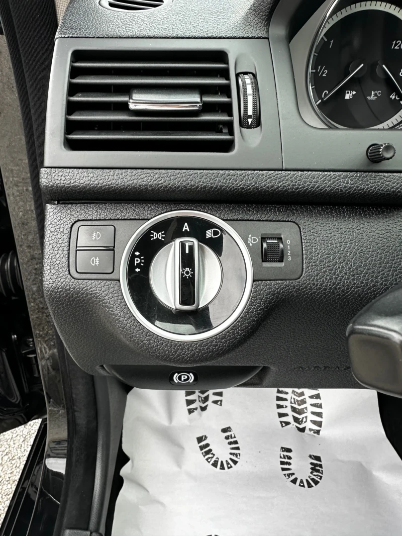 Mercedes-Benz C 180 1.8i-AVANGARDE-155000км-ЕВРО5-NEW-TOP, снимка 11 - Автомобили и джипове - 52537207
