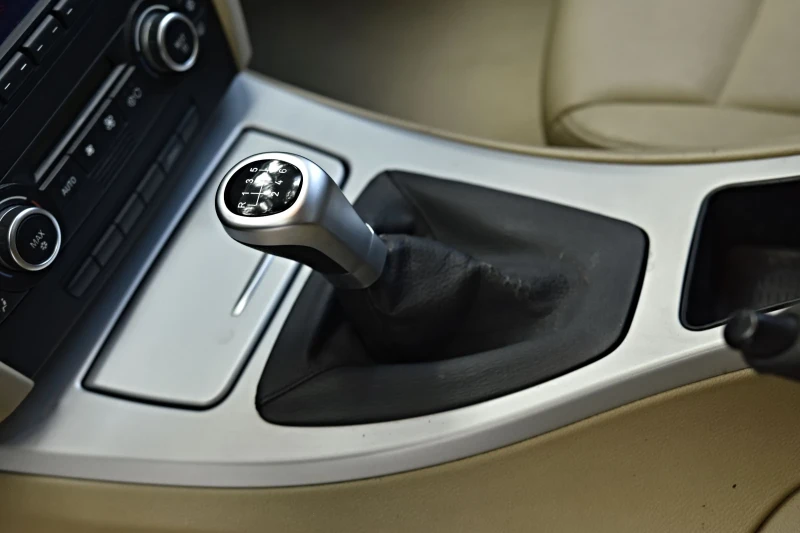 BMW 320, снимка 12 - Автомобили и джипове - 53050747