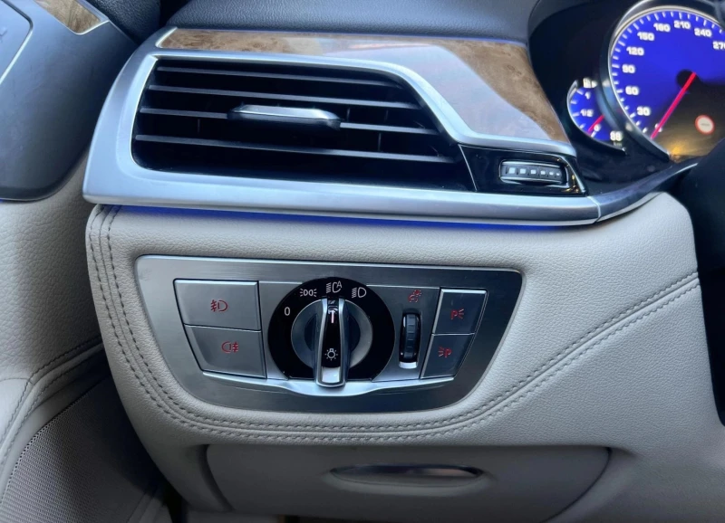 BMW 750 xDrive, снимка 8 - Автомобили и джипове - 53163070