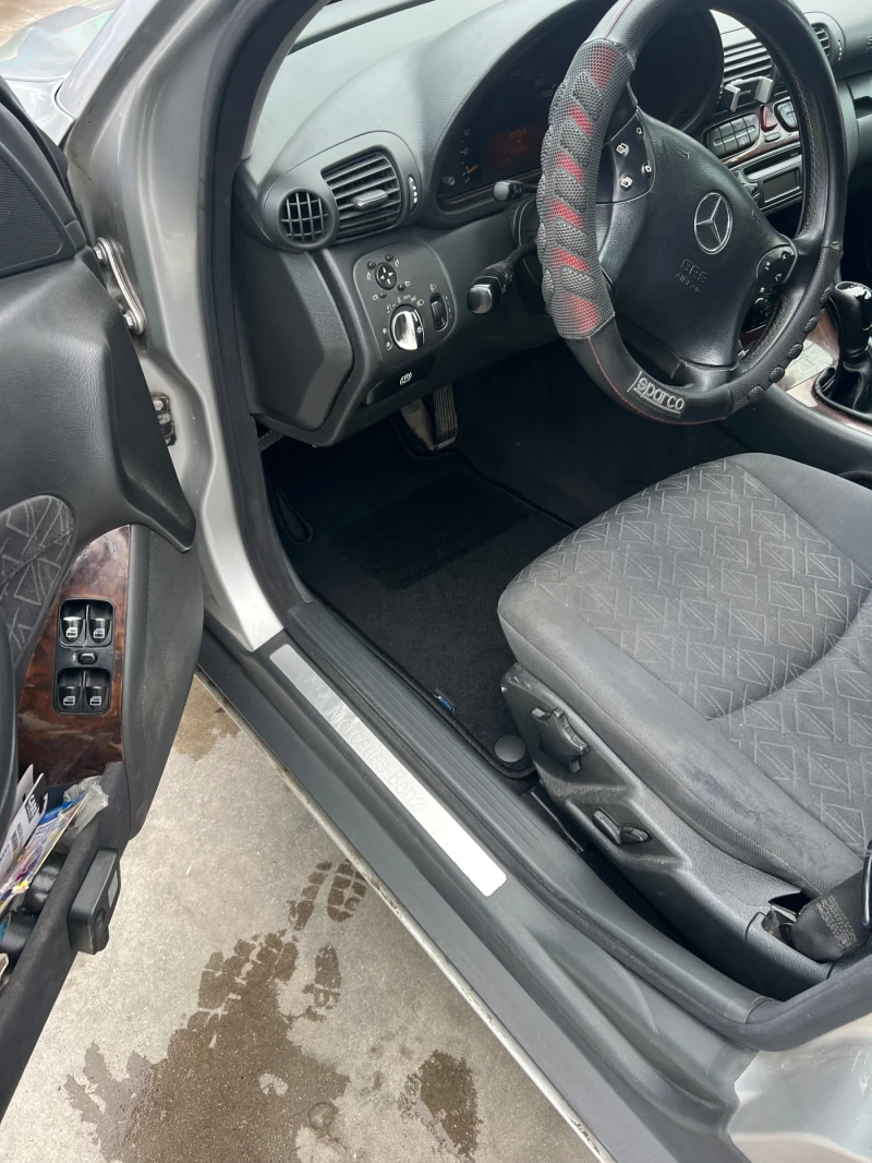 Mercedes-Benz C 220, снимка 2 - Автомобили и джипове - 53572507
