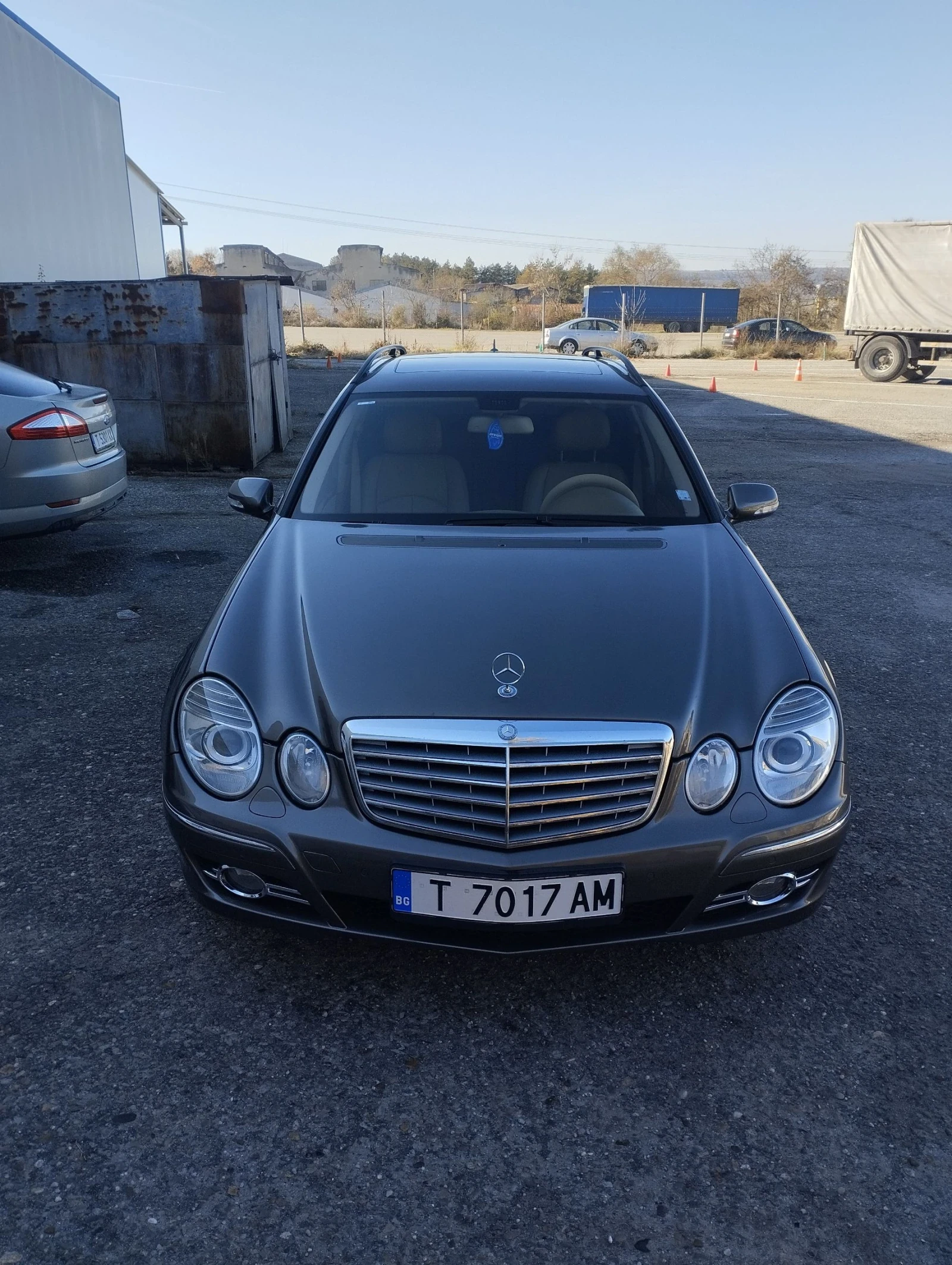 Mercedes-Benz E 320, снимка 1