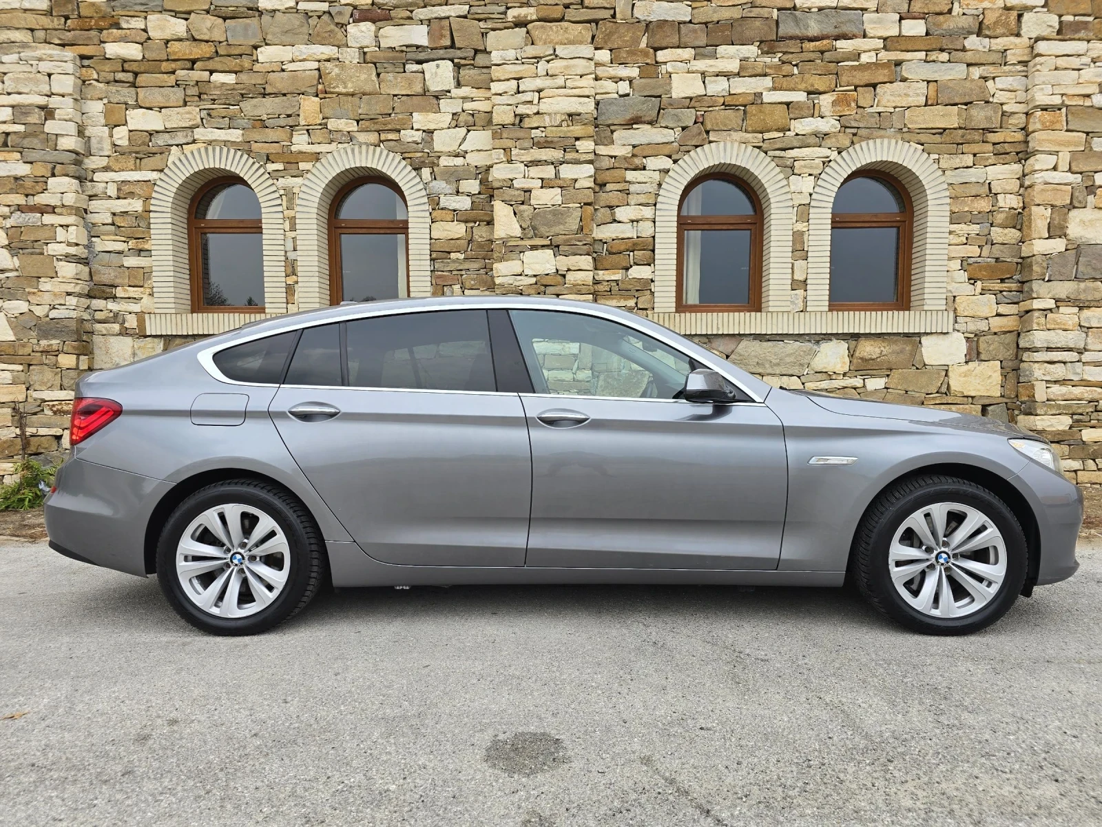 BMW 5 Gran Turismo 3.0 D 245 К.С. СМЕНЕНИ ВЕРИГИ / ХЕД-ЪП / КАМЕРА  - изображение 6