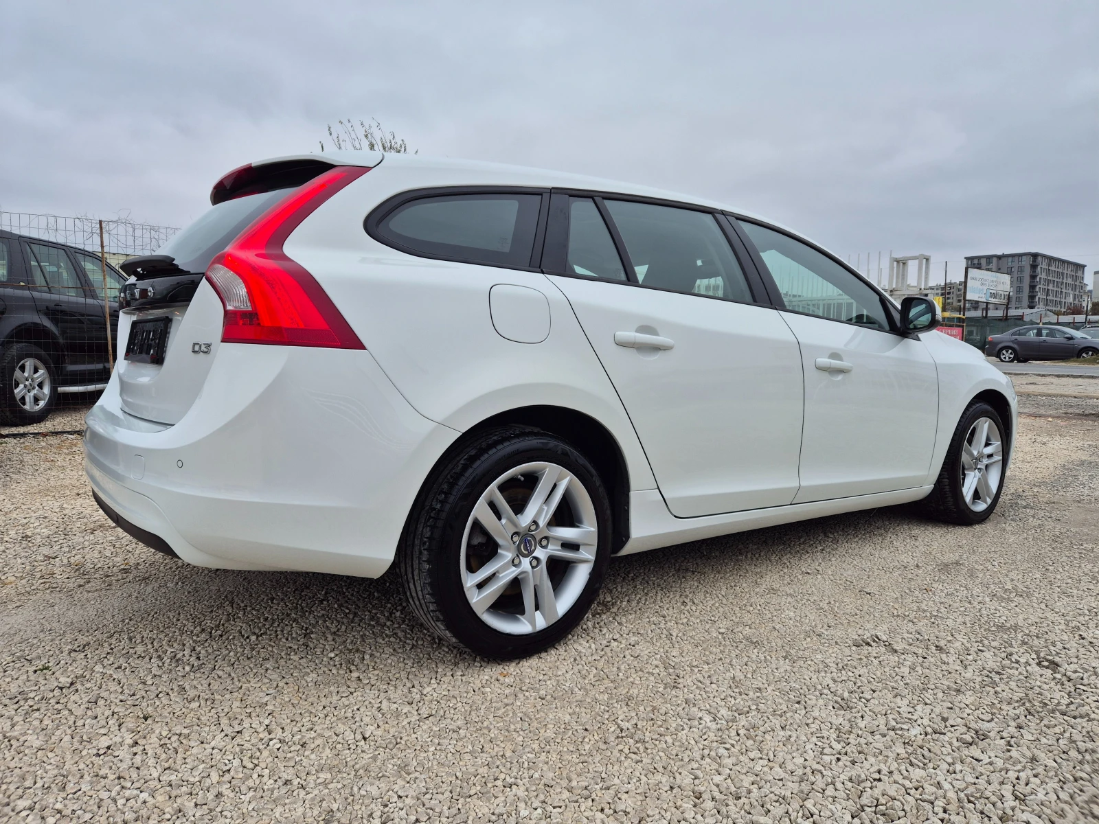 Volvo V60 2.0D D3 - изображение 6