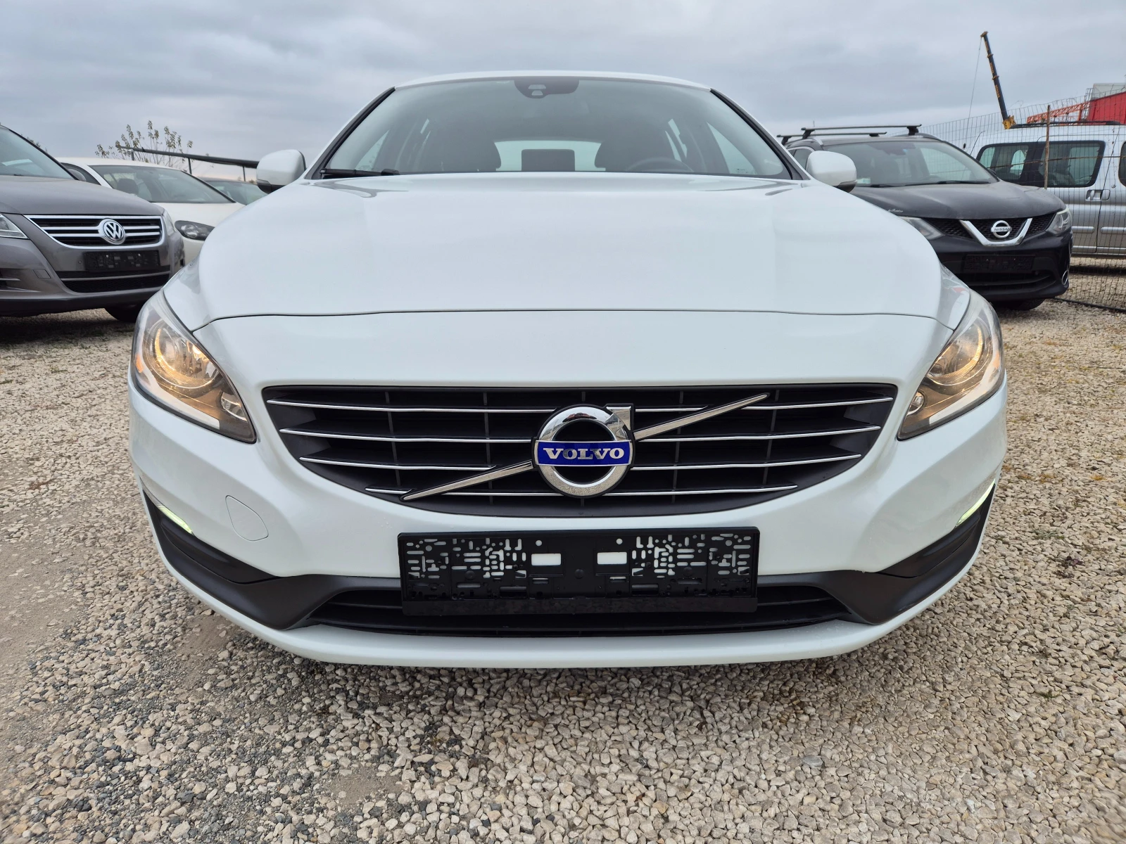 Volvo V60 2.0D D3 - изображение 2