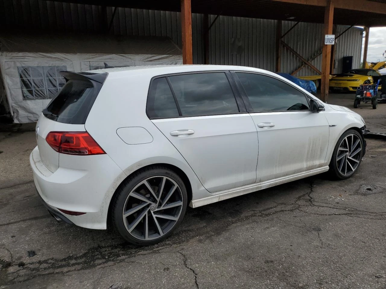 VW Golf R 2.0T 4x4 - изображение 3
