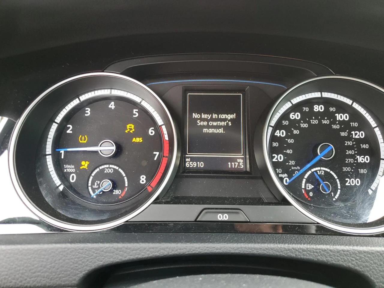VW Golf R 2.0T 4x4 - изображение 9