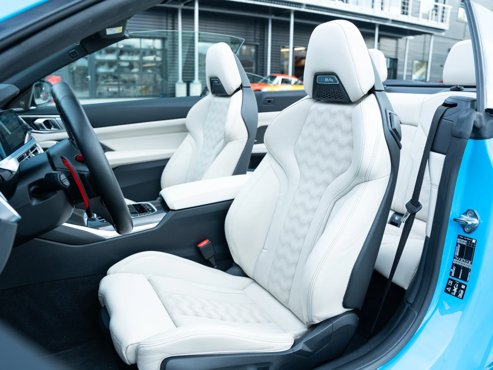 BMW M4 Cabrio Competition xDrive - изображение 9