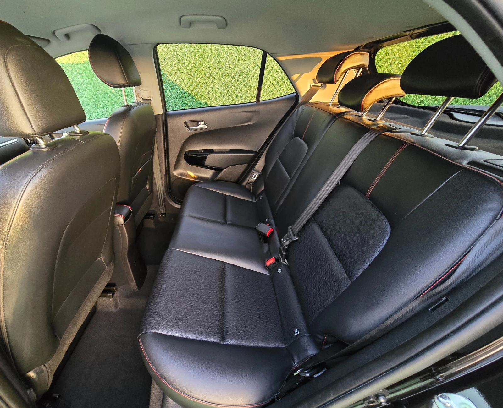 Kia Picanto 1.2i* 84кс* GT Line* 101000км* Евро 6 - изображение 10