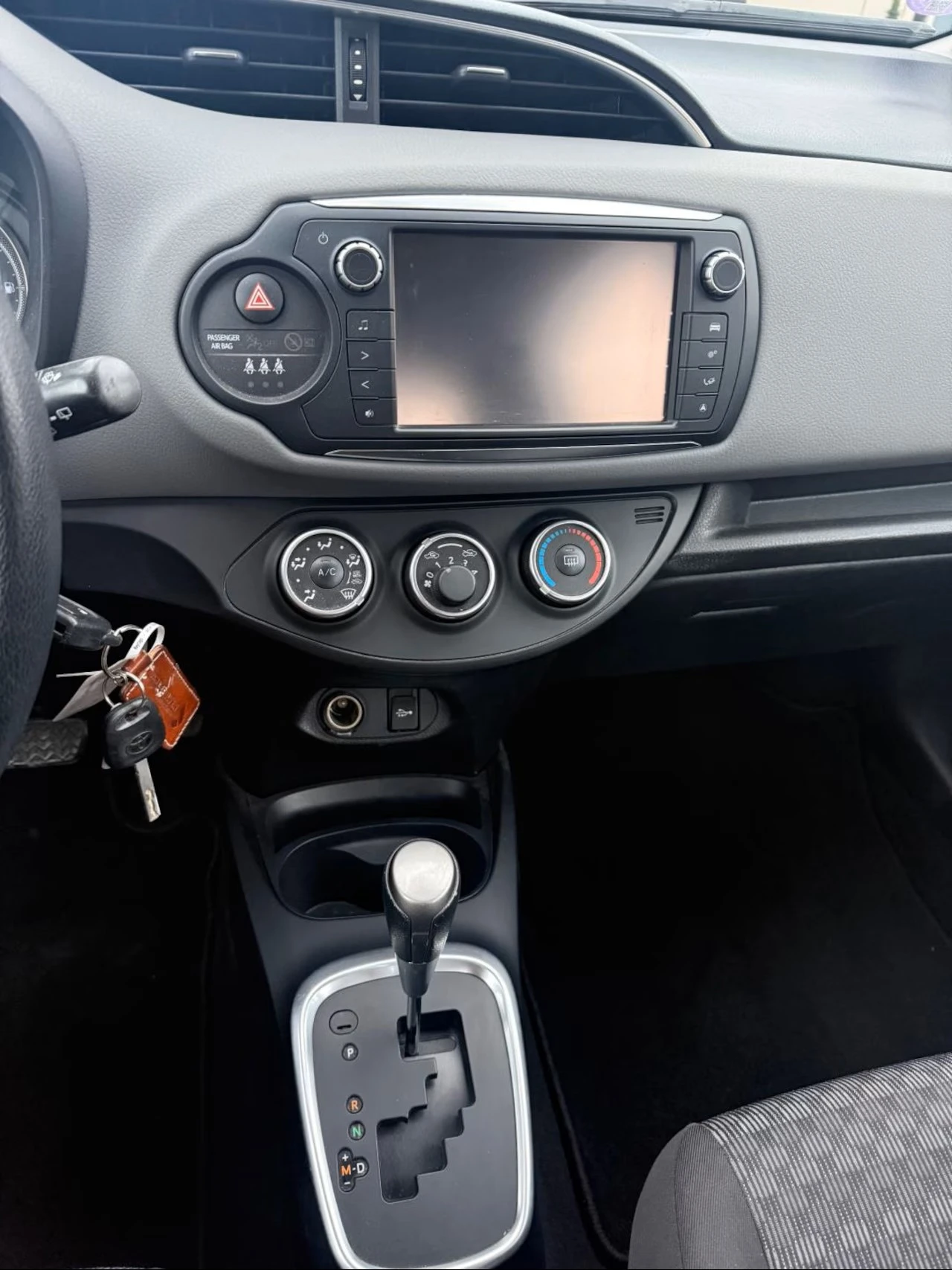 Toyota Yaris, снимка 15 - Автомобили и джипове - 53740868