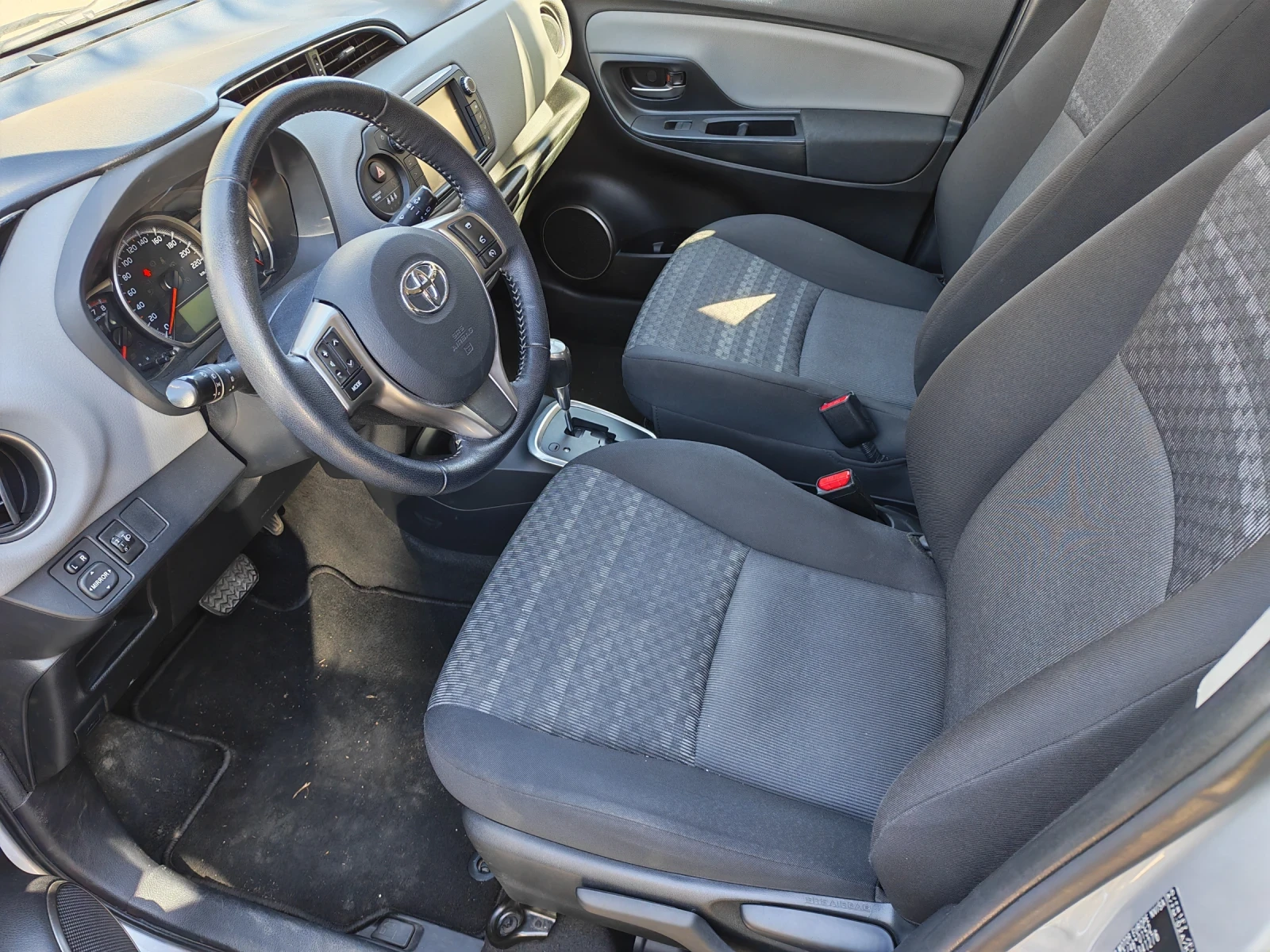 Toyota Yaris, снимка 10 - Автомобили и джипове - 53845090