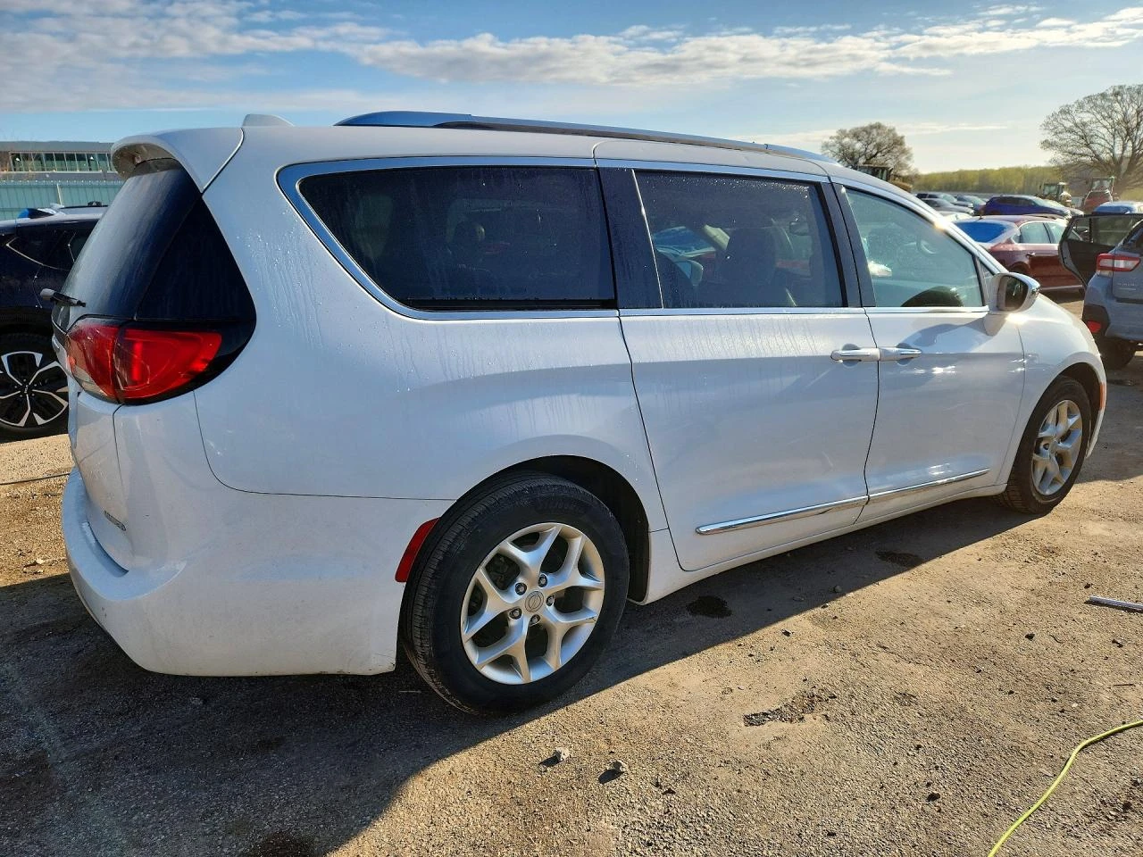 Chrysler Pacifica LIMITED| ОПЦИЯ ЗА ЛИЗИНГ, снимка 3 - Автомобили и джипове - 54519415