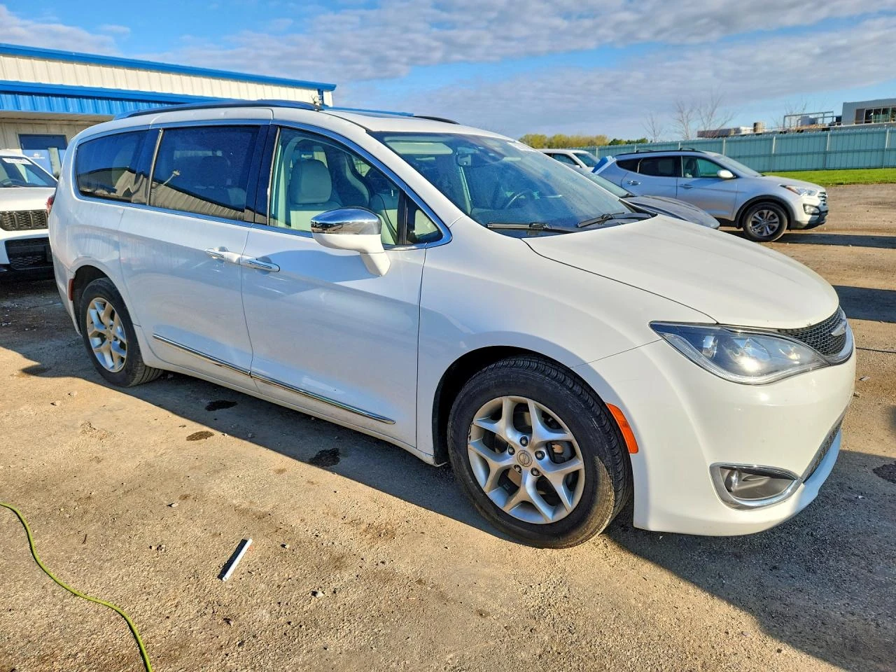 Chrysler Pacifica LIMITED| ОПЦИЯ ЗА ЛИЗИНГ, снимка 4 - Автомобили и джипове - 54519415