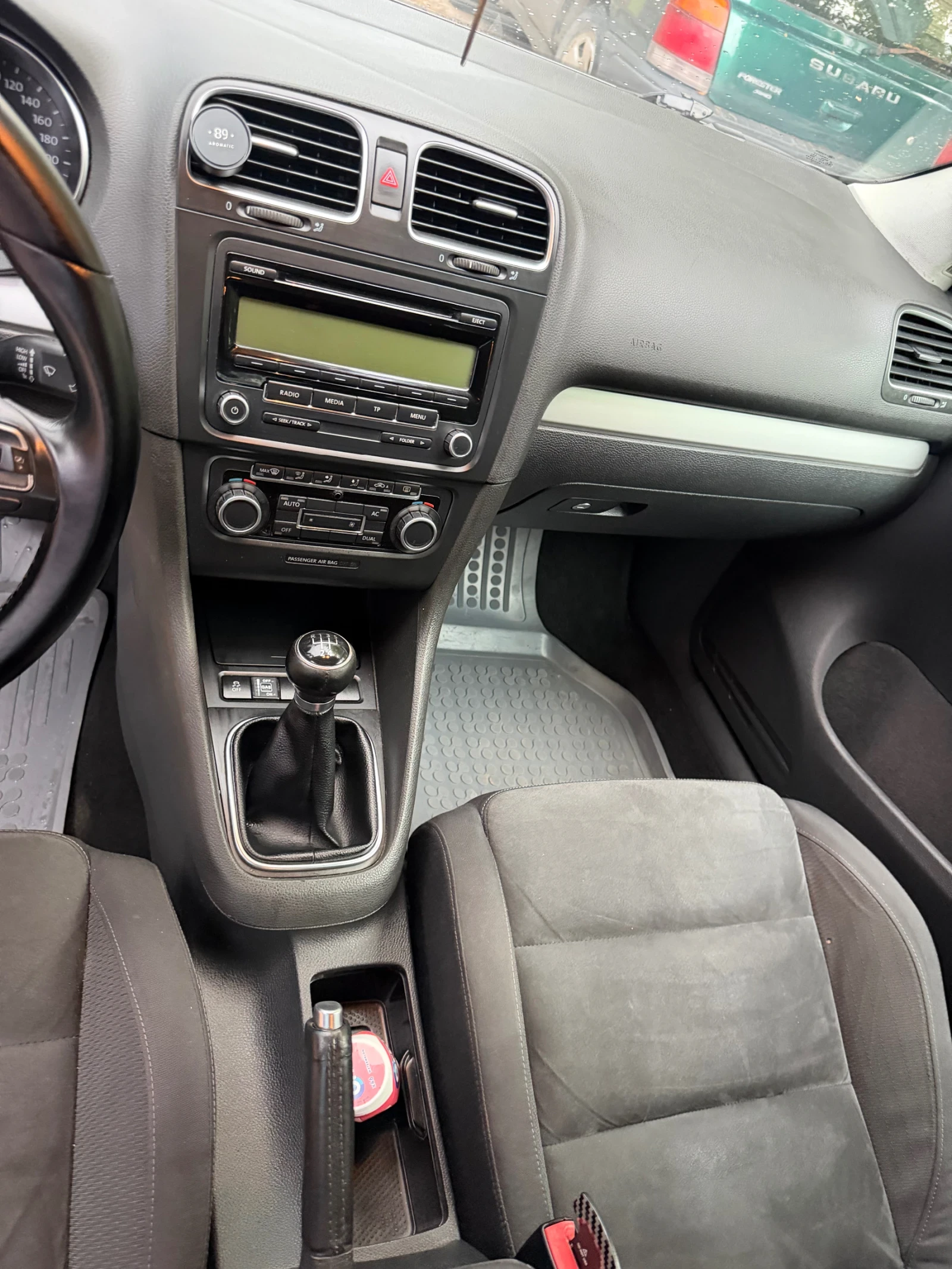 VW Golf VW Golf 1.6i-чисто нова газова уредба , снимка 5 - Автомобили и джипове - 54646088