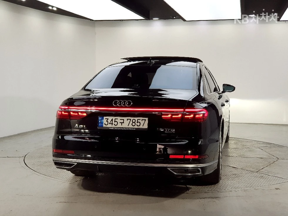 Audi A8 LWB 55TFSI HEAD UP 360CAM Bang & Olufsen EKPAHИ , снимка 4 - Автомобили и джипове - 55514099