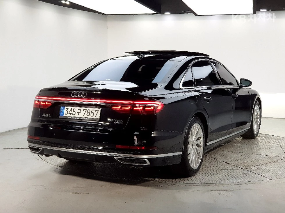 Audi A8 LWB 55TFSI HEAD UP 360CAM Bang & Olufsen EKPAHИ , снимка 2 - Автомобили и джипове - 55514099