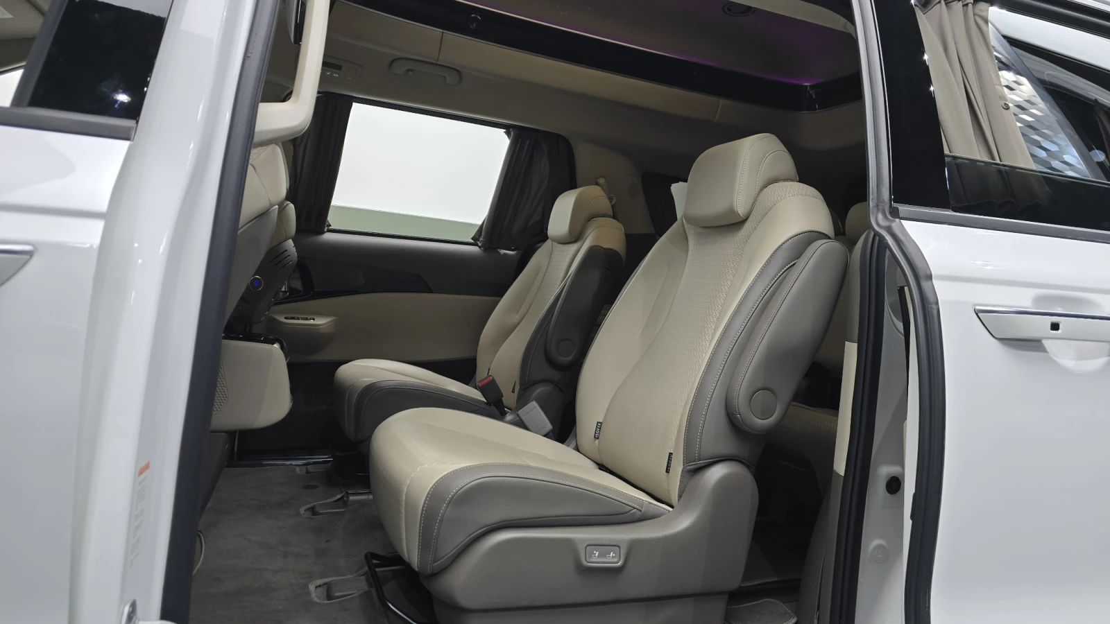 Kia Carnival 3.5* ОБДУХВАНЕ* ЕЛ. БАГАЖНИК* 360* HUD* КРАЙНА ЦЕН, снимка 12 - Автомобили и джипове - 55872549