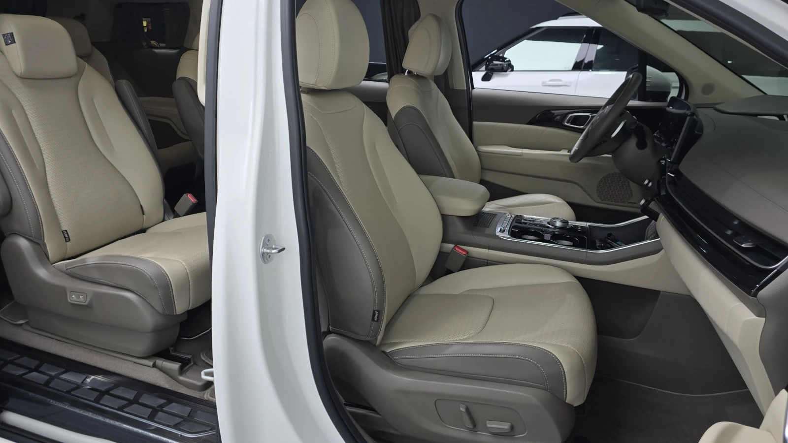 Kia Carnival 3.5* ОБДУХВАНЕ* ЕЛ. БАГАЖНИК* 360* HUD* КРАЙНА ЦЕН, снимка 10 - Автомобили и джипове - 55872549