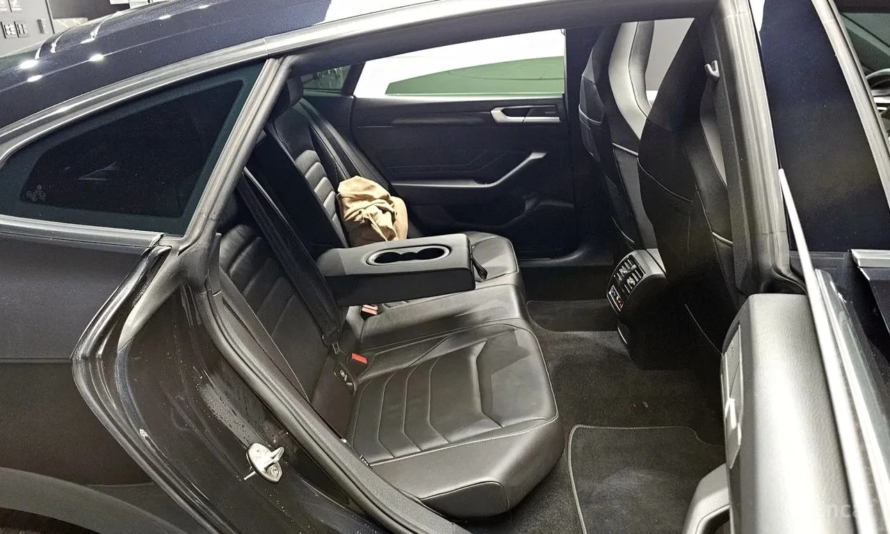 VW Arteon  R LIINE 4Motion / СЕРТИФИКАТ ЗА ОТЛИЧНО КАЧЕСТВО , снимка 11 - Автомобили и джипове - 55923202