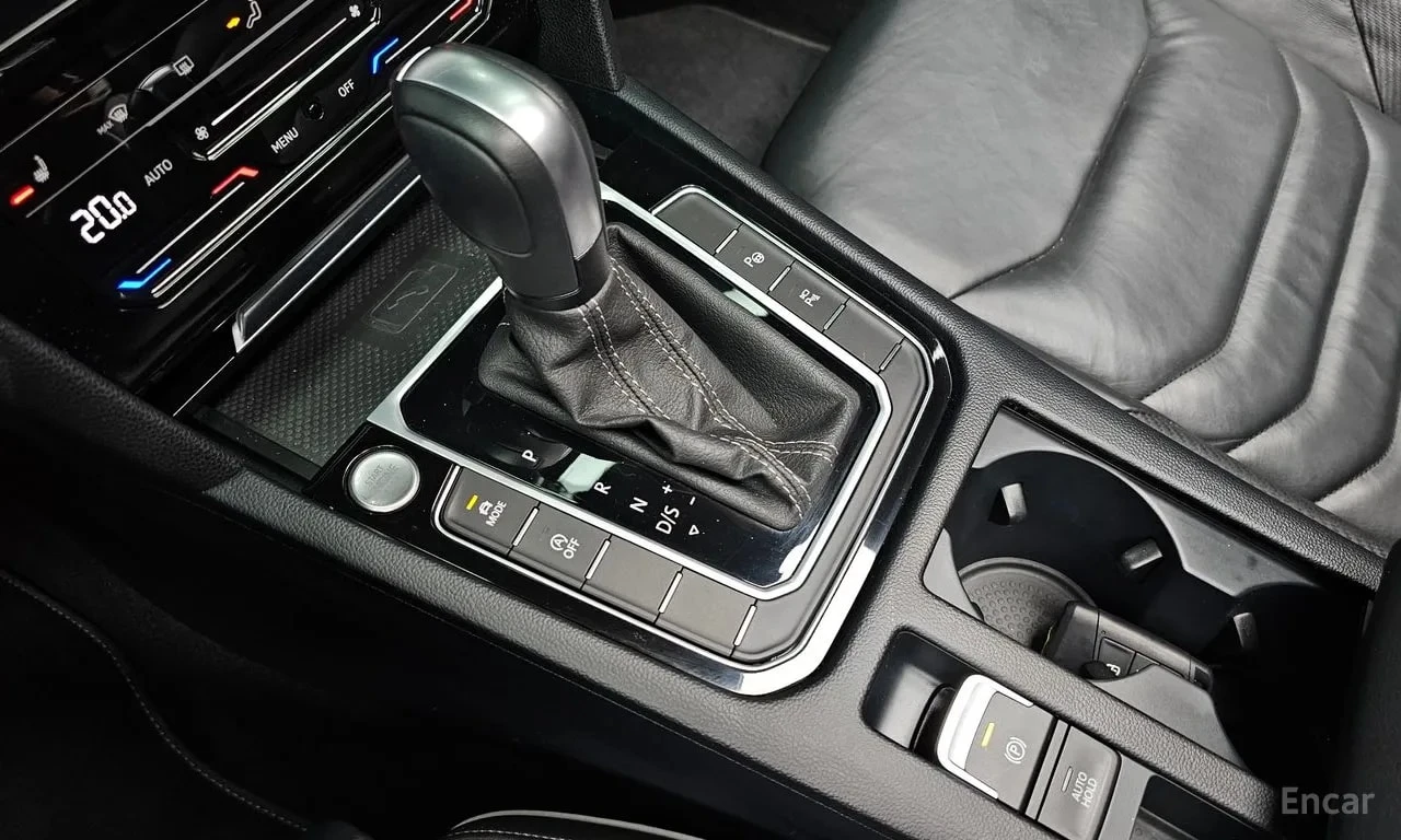 VW Arteon  R LIINE 4Motion / СЕРТИФИКАТ ЗА ОТЛИЧНО КАЧЕСТВО , снимка 9 - Автомобили и джипове - 55923202