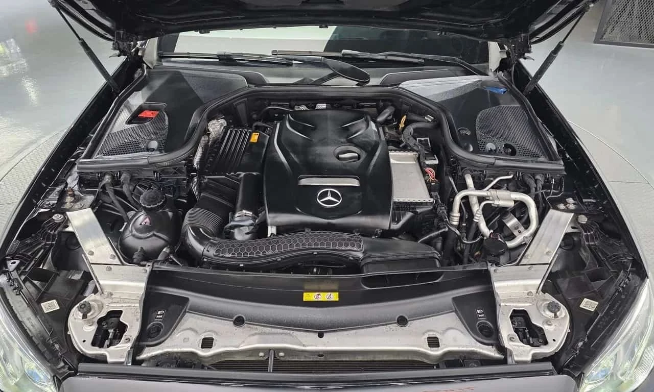 Mercedes-Benz E 300 AMG Line/360/ОБДУХ/ПОДГРЕВ/ПАНО/ФИНАНСИРАНЕ, снимка 6 - Автомобили и джипове - 56165678