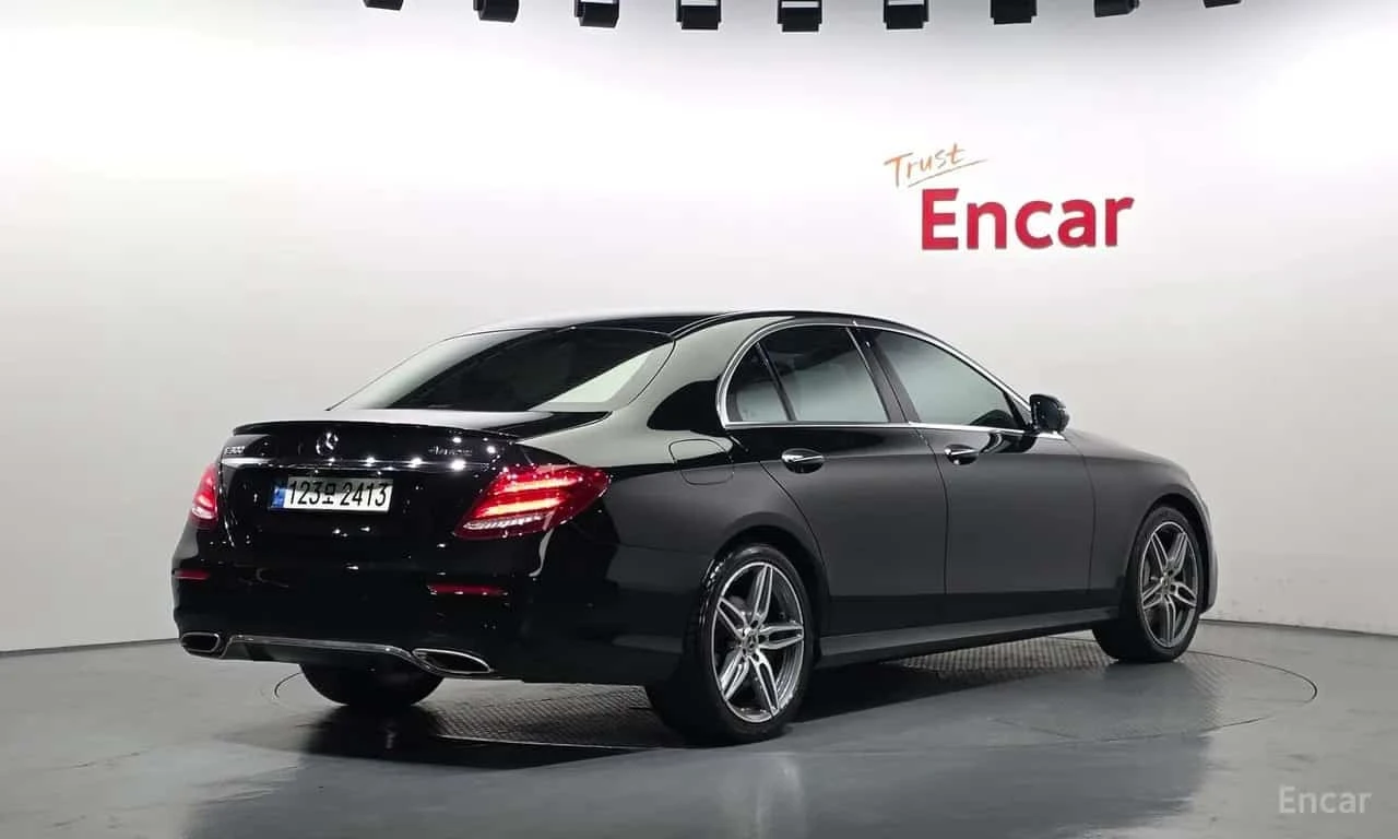 Mercedes-Benz E 300 AMG Line/360/ОБДУХ/ПОДГРЕВ/ПАНО/ФИНАНСИРАНЕ, снимка 2 - Автомобили и джипове - 56165678